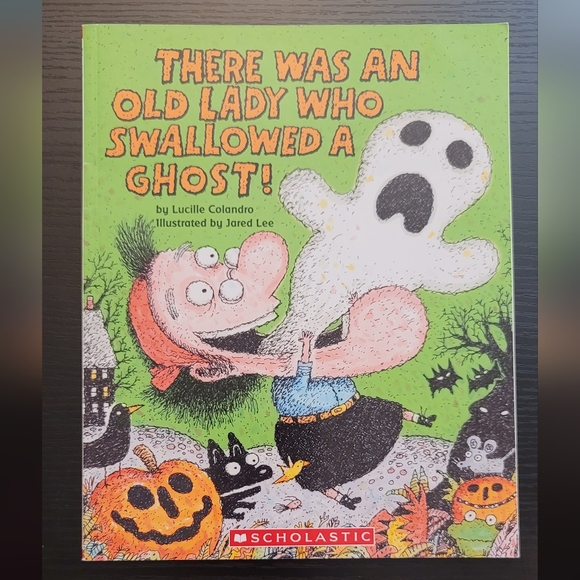 There was an old lady who swallowed a Ghost paperback book Lucille Colandro - Picture 1 of 5